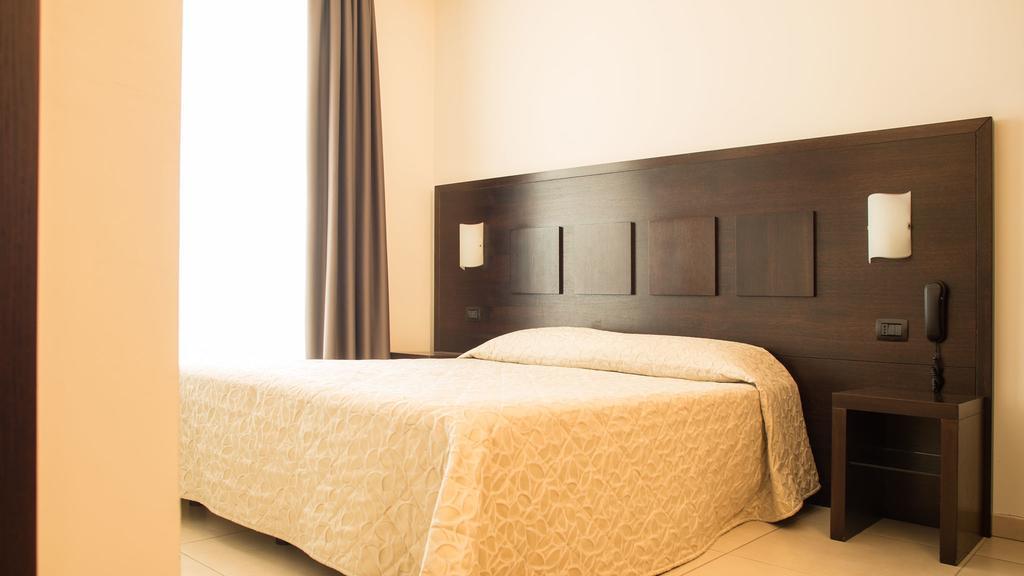 Hotel I Crespi Гросето Екстериор снимка